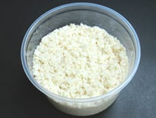 米糀が水を吸って膨らんだ状態（手順2）